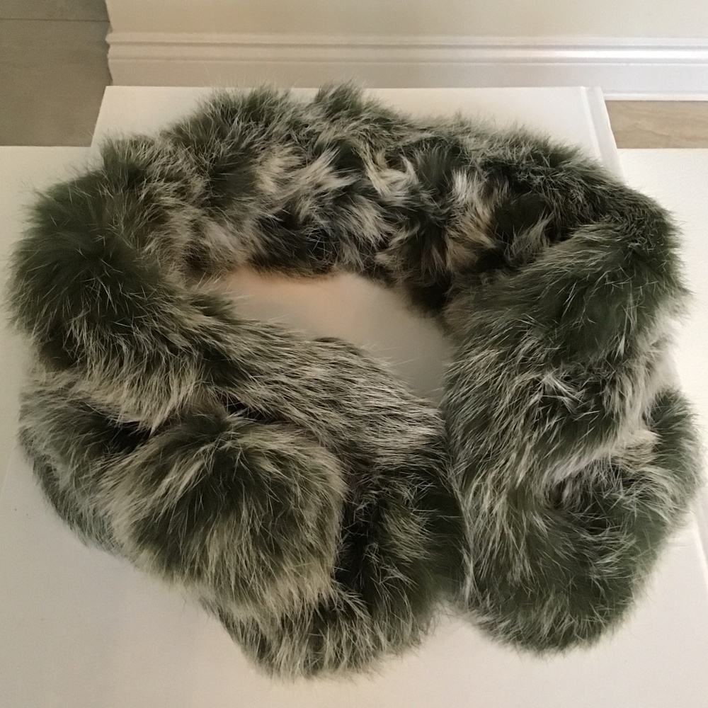 Platania green/white fur collar